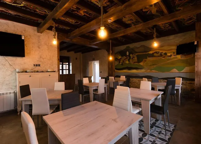 Sierra De La Culebra 여관 *